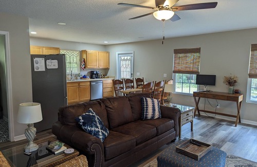 White Springs Maison | Hillside Abode in the Heart of Historic White Springs and the Suwannee River