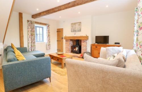 Beeston Maison | Hillside Cottage