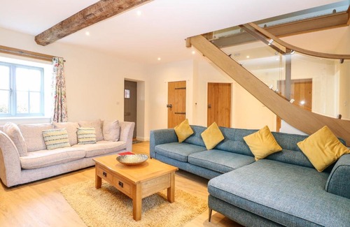 Beeston Maison | Hillside Cottage