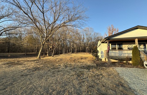 Collierville Autre | Hillside farmhouse Located on 50 acres