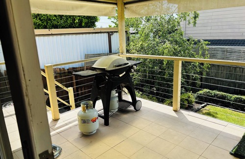 Gowanbrae Maison | Hillside Haven - 10 mins from the airport