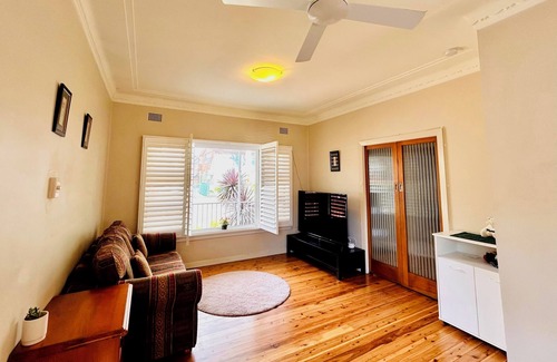 West Pennant Hills Maison | Hillside Haven - 3 bedroom house in a quiet and safe suburb