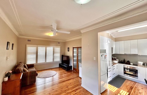 West Pennant Hills Maison | Hillside Haven - 3 bedroom house in a quiet and safe suburb