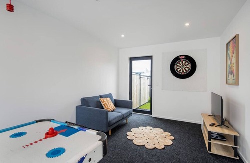 Trentham Maison | Hillside Haven: Trentham Escape