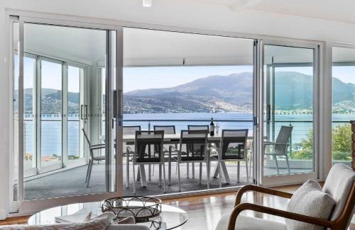 Howrah Maison | Hillside Hideaway Sleeps 10 Stunning Views