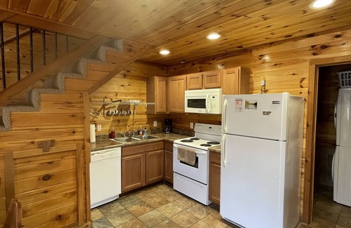 Van Buren Cabine | Hillside Hideaway West just 1/2 mile from Current River!