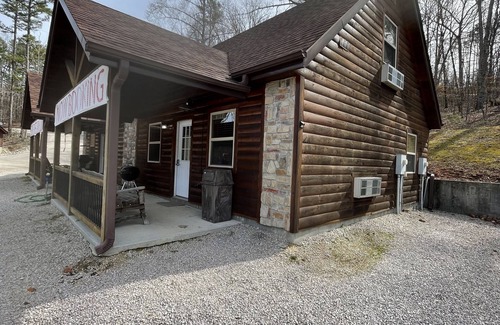Van Buren Cabine | Hillside Hideaway West just 1/2 mile from Current River!