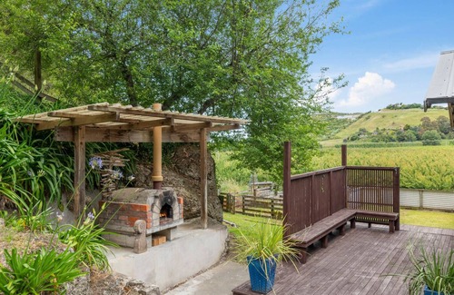 Bay View Maison | Hillside Honey – Napier Holiday Home