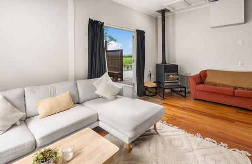 Bay View Maison | Hillside Honey – Napier Holiday Home