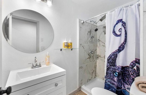 North Beacon Hill Appartement | Hillside in Seattle - updated and well appointed.