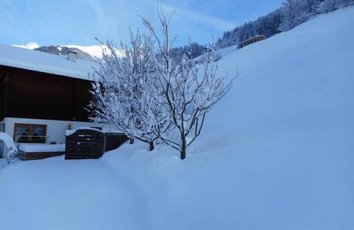Seblas Appartement | Emplacement à flanc de colline avec une vue panoramique fantastique sur Matrei et les montagnes, très calme!