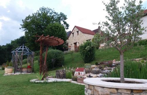 Le Lardin-Saint-Lazare Maison | Hillside Park Dordogne