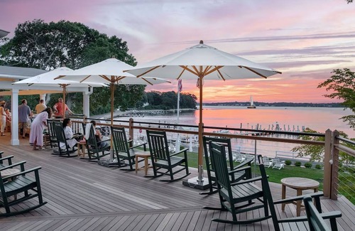 Suffolk County Maison | Hillside Sanctuary with Private Terrace Dining and Complimentary Parking