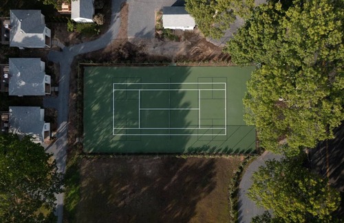 Suffolk County Maison | Hillside Sanctuary with Private Terrace Dining and Complimentary Parking