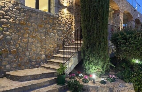 Calonge Villa | Villa à flanc de colline, vue magnifique, piscine privée chauffée, à quelques pas du village