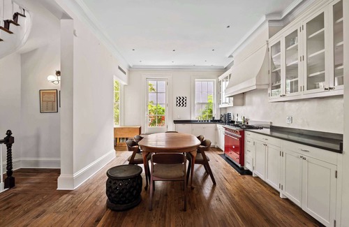 Cobble Hill Maison | Hillstone Manor by Rove | Home w/Private Backyard
