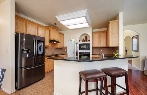 Far North Central Maison | Hilltop 5BR Retreat, Game Lounge Chef’s Kitchen