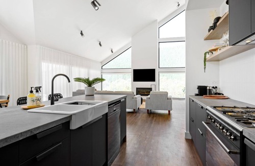 Bright Maison | Hilltop at Bright - Luxury in High Country Victoria