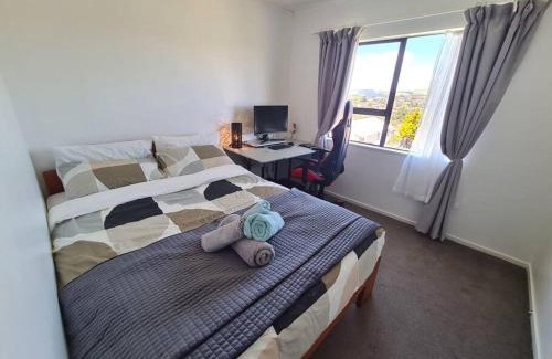 Porirua Maison | Hilltop Blue Sky House
