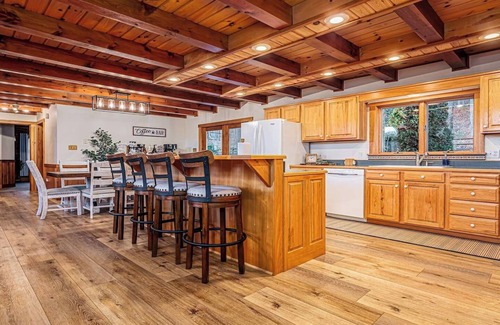 Mount Pleasant Mills Cabine | Hilltop Cabin Hideaway