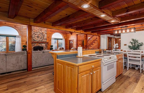 Mount Pleasant Mills Cabine | Hilltop Cabin Hideaway