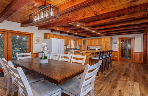 Mount Pleasant Mills Cabine | Hilltop Cabin Hideaway