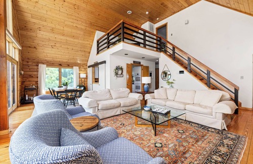 Valley Springs Maison | Hilltop Cabin w/Stunning Views Minutes to Homestead Resort