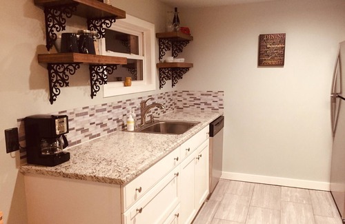 Mid America Maison | "Nouveau à VRBO" Calme Country Cottage sur 20 acres