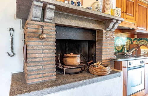 Magliano in Toscana Villa | Ferme perchée sur une colline avec piscine et vue mer