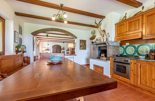 Magliano in Toscana Villa | Ferme perchée sur une colline avec piscine et vue mer