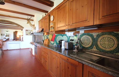Magliano in Toscana Villa | Ferme perchée sur une colline avec piscine et vue mer