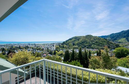 Nelson Maison | Hilltop Getaway