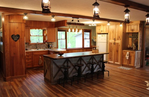 Scotland Maison | Hilltop Getaway on 140+ private wooded acres with trails, pond, beautiful view!!