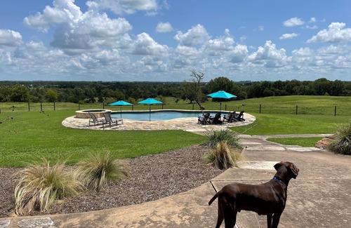 Bleiblerville Maison | Hilltop Getaway with Awesome Views