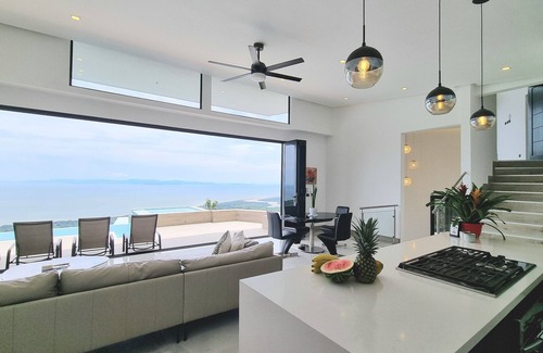 Camaronal Maison | Hilltop Haven: 3 Master Suites, Ocean&jungle Views