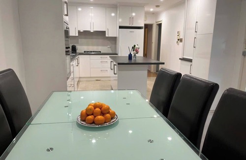 Ringwood North Maison | Hilltop Haven