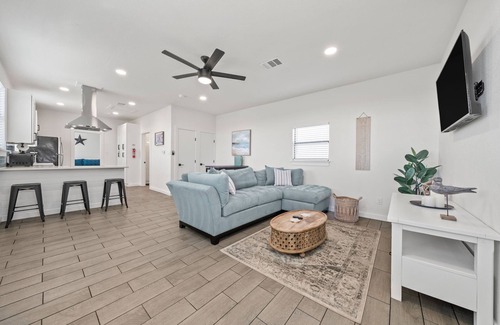 Lakeway Maison | Private Lake Travis, Couples Getaway