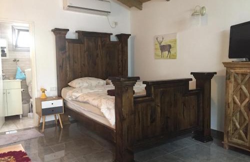 Poriya Illit Chalet De Ski | Hilltop Haven