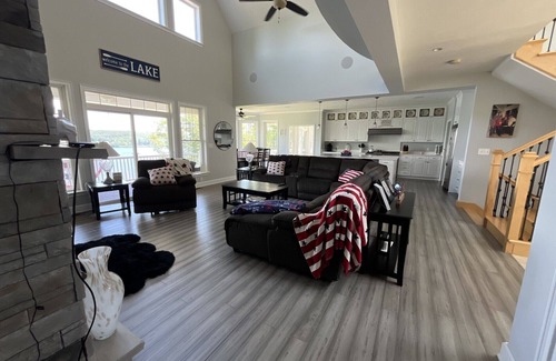 Laconia Maison | Hilltop Haven on Lake Winnisquam