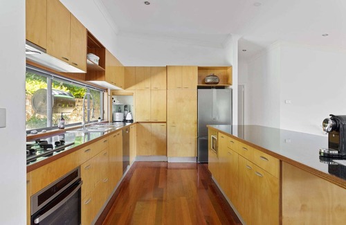 Merewether Maison | Hilltop Hideaway - Family Escape