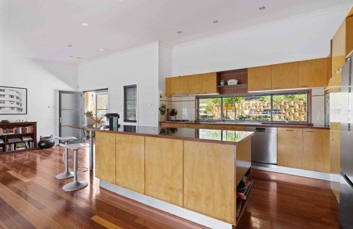Merewether Maison | Hilltop Hideaway - Family Escape