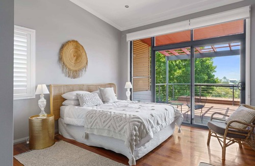 Merewether Maison | Hilltop Hideaway - Family Escape