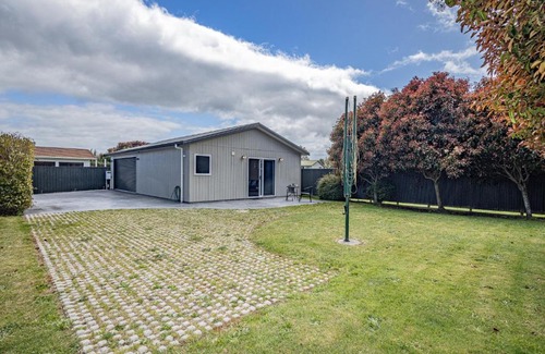 Hilltop Maison | Hilltop Hideaway - Taupo Holiday Home