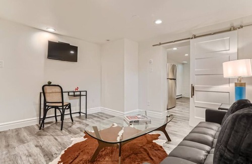 Hilltop Maison | Hilltop I Cherry Creek I Guest suite I Museums