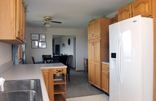 Rome Maison | Hilltop Million $ View! Fireplace, Hot Tub, Pool Table, Clean, Cozy, Full Equip