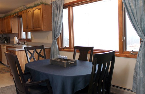 Rome Maison | Hilltop Million $ View! Fireplace, Hot Tub, Pool Table, Clean, Cozy, Full Equip