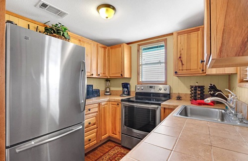 Johnson City Maison | Light House Hill Ranch - Grey House - Located on 2001 sprawling acres!