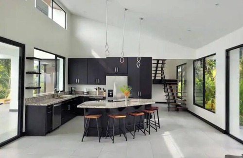 Ciudad Cortes Maison | Hilltop Villa with Amazing Ocean and Jungle Views