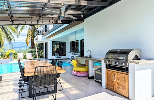 Ciudad Cortes Maison | Hilltop Villa with Amazing Ocean and Jungle Views