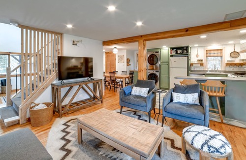 Walton Cabine | Hilltop Walton Getaway with Picturesque Views!
